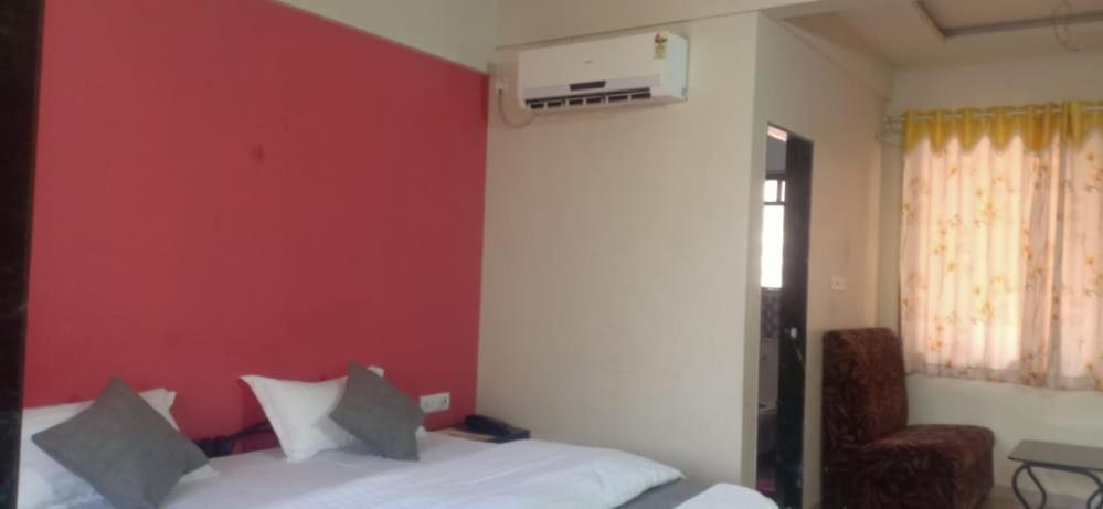 Hotel Rajendra Chinchani Exterior photo