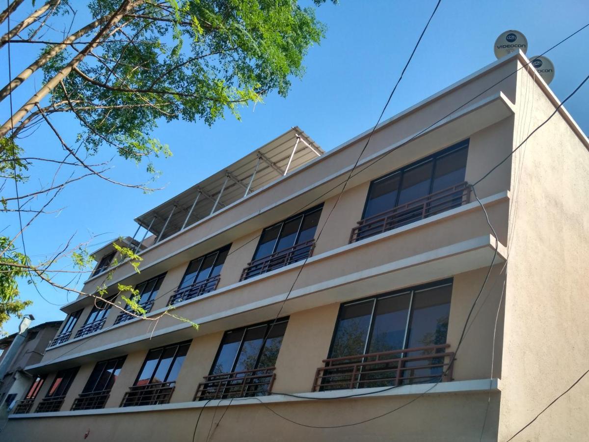 Hotel Rajendra Chinchani Exterior photo